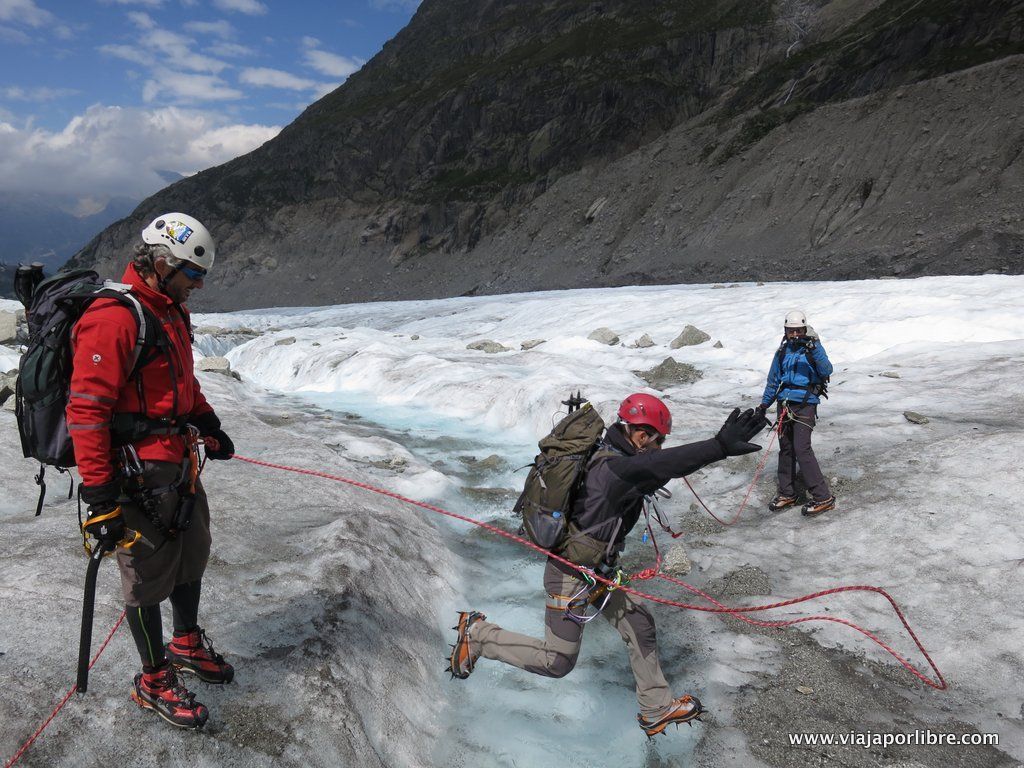 Saltando sobre el Mar de Glace Saltando sobre el Mar de Glace