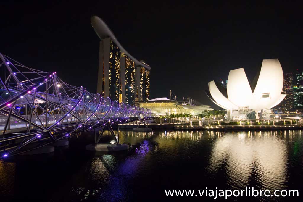 Helix Bridge y Marina Bay Sands