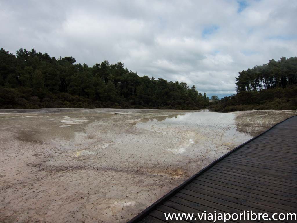 Camino sobre las terrazas de cuarzo Camino sobre las terrazas de cuarzo