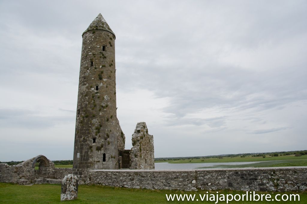 Monasterio de Clonmacnoise - Temple Finghin Monasterio de Clonmacnoise - Temple Finghin