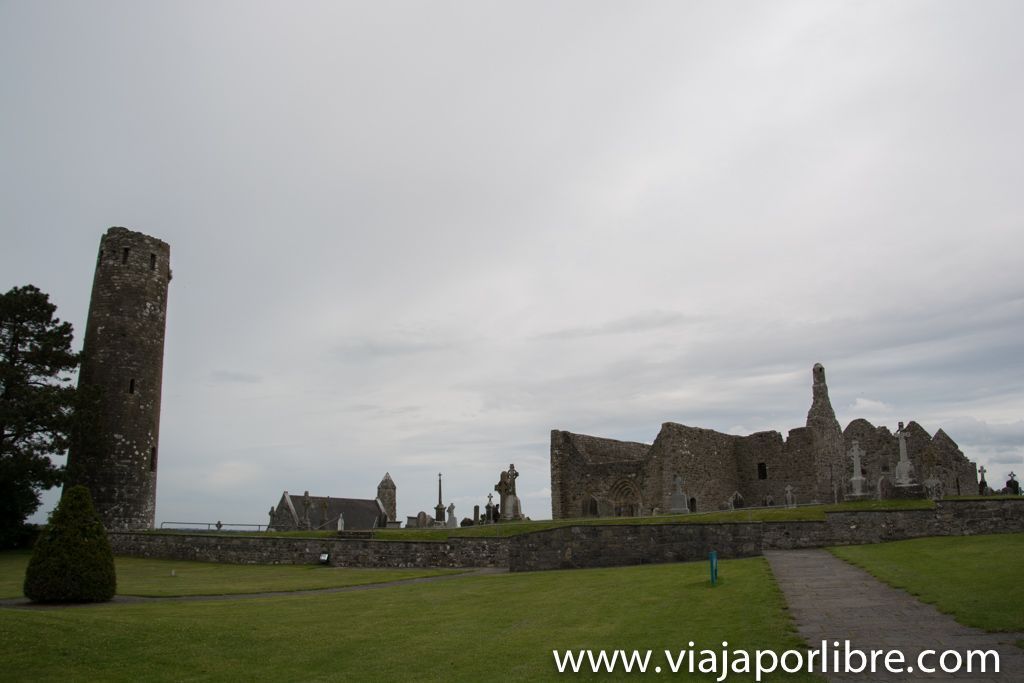Monasterio de Clonmacnoise - O'Rourke's Tower Monasterio de Clonmacnoise - O'Rourke's Tower