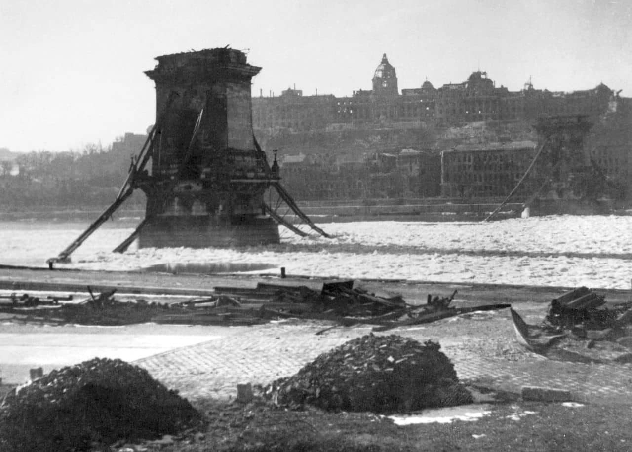 Puente de las cadenas en la Segunda Guerra Mundial