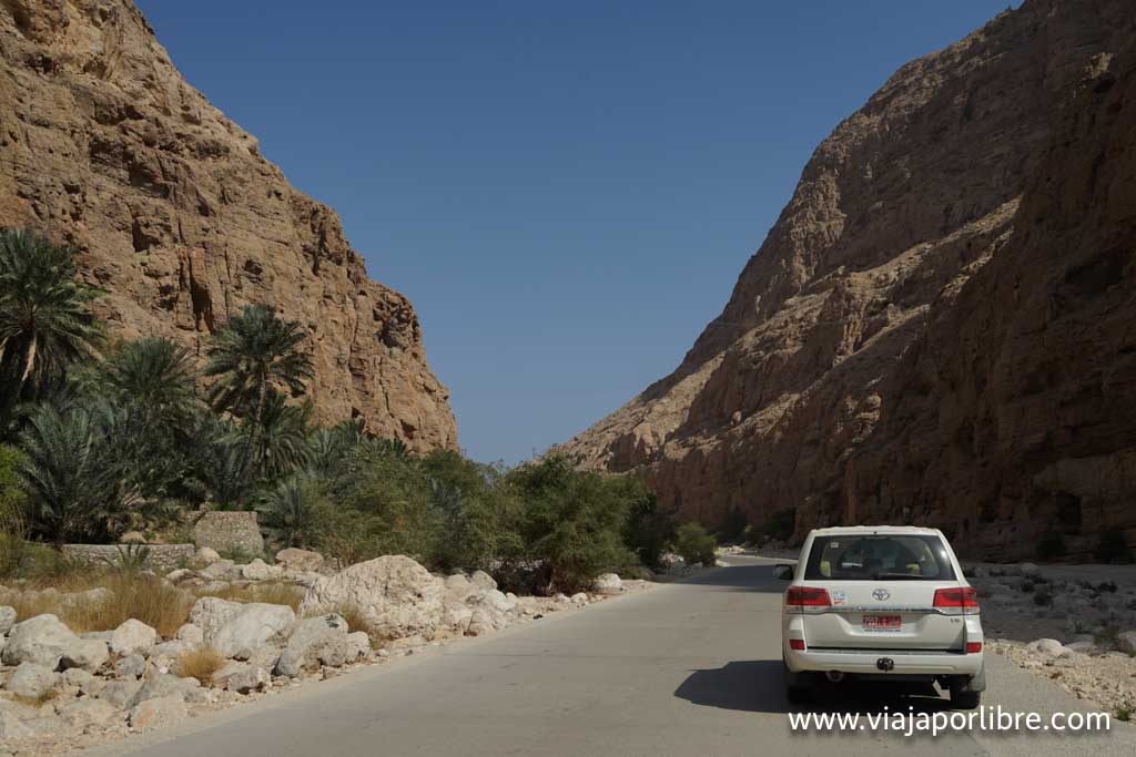 Oman por libre Wadi Tani