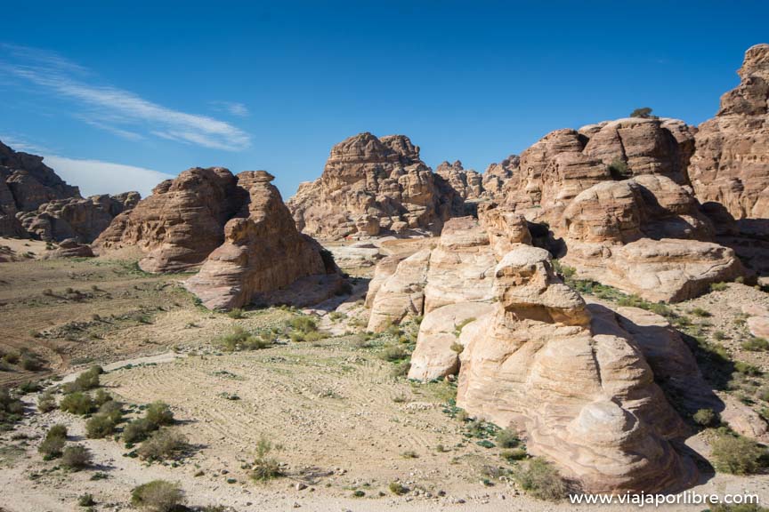 La maravillosa ruta entre Pequeña Petra y Petra La maravillosa ruta entre Pequeña Petra y Petra