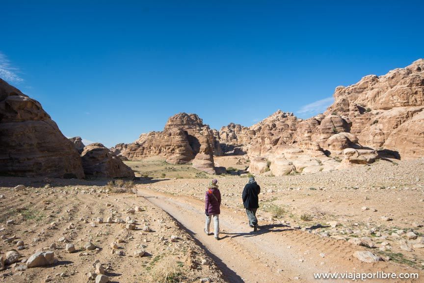 La maravillosa ruta entre Pequeña Petra y Petra La maravillosa ruta entre Pequeña Petra y Petra
