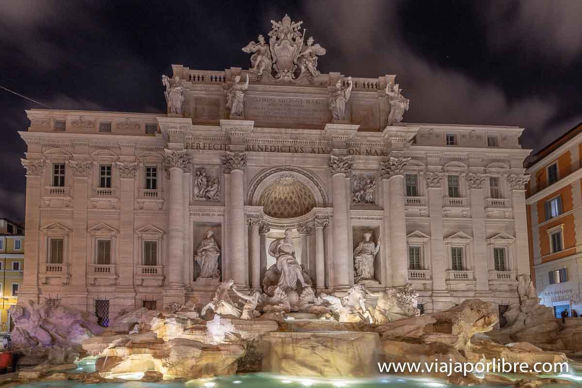 Piazza di Trevi Piazza di Trevi