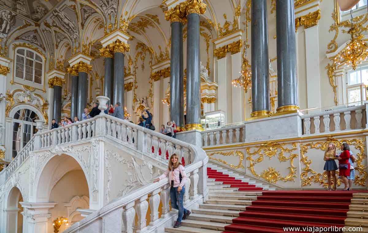 La escalinata de el Hermitage La escalinata de el Hermitage