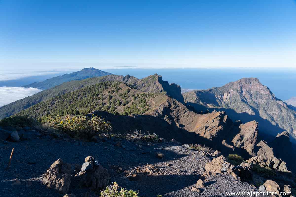 Vistas hacia la ruta de los volcanes Vistas hacia la ruta de los volcanes