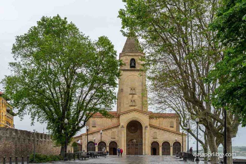 Iglesia de San Pedro Apostol