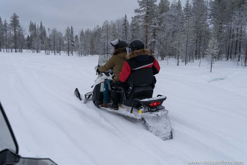 Motos de nieve en Rovaniemi