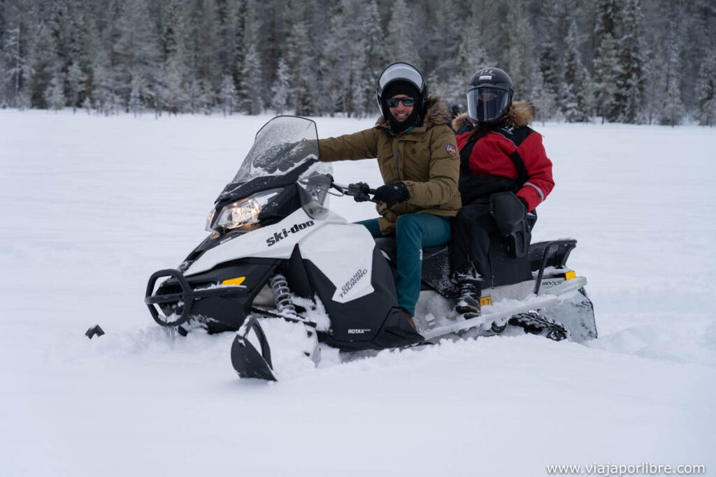 Motos de nieve en Rovaniemi