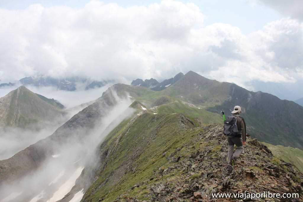 - Senderismo en Pirineos | Rutas, cumbres, lagos y lugares imprescindibles Tuc de Barlonguera