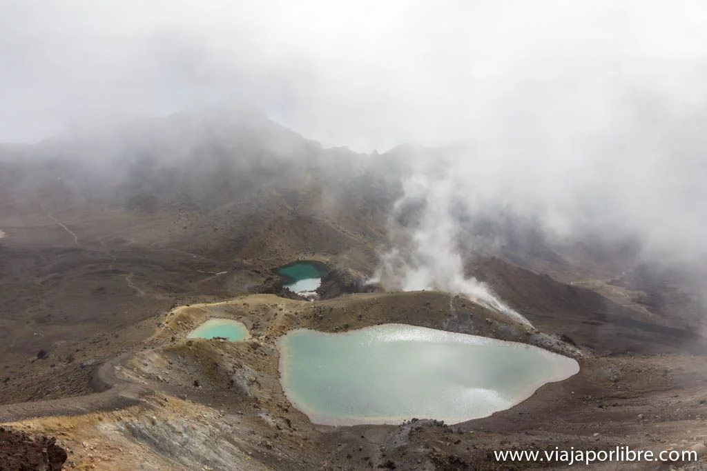Tongariro Alpne Crossing - Emerlald Lakes