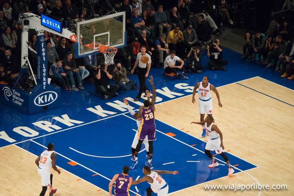New York Knicks vs Lakers