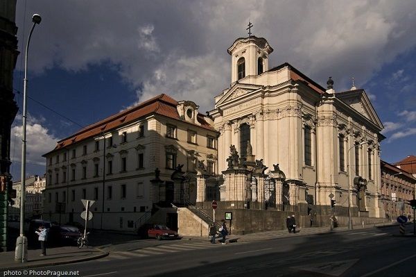 Visitas con historia, Praga y la operación antropoide