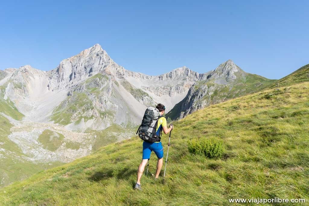 Travesía y ascensión al Mallo de Acherito (Pirineos)