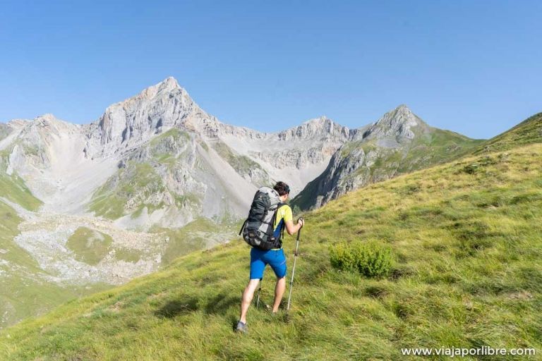 Travesía y ascensión al Mallo de Acherito (Pirineos)