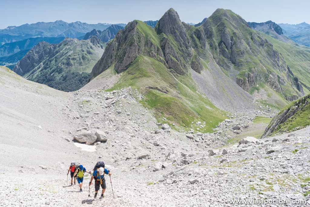 Travesía y ascensión al Mallo de Acherito (Pirineos)