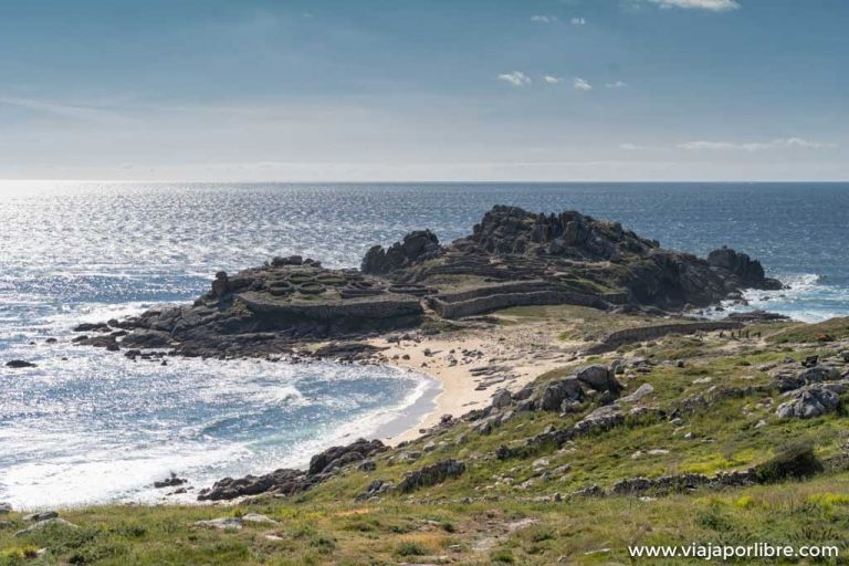 Visita al Castro de Baroña en Galicia