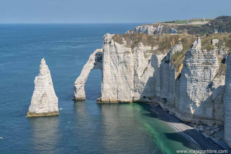 Rusia - Los acantilados de Étretat en Normandia, Francia Falaise d'Aval