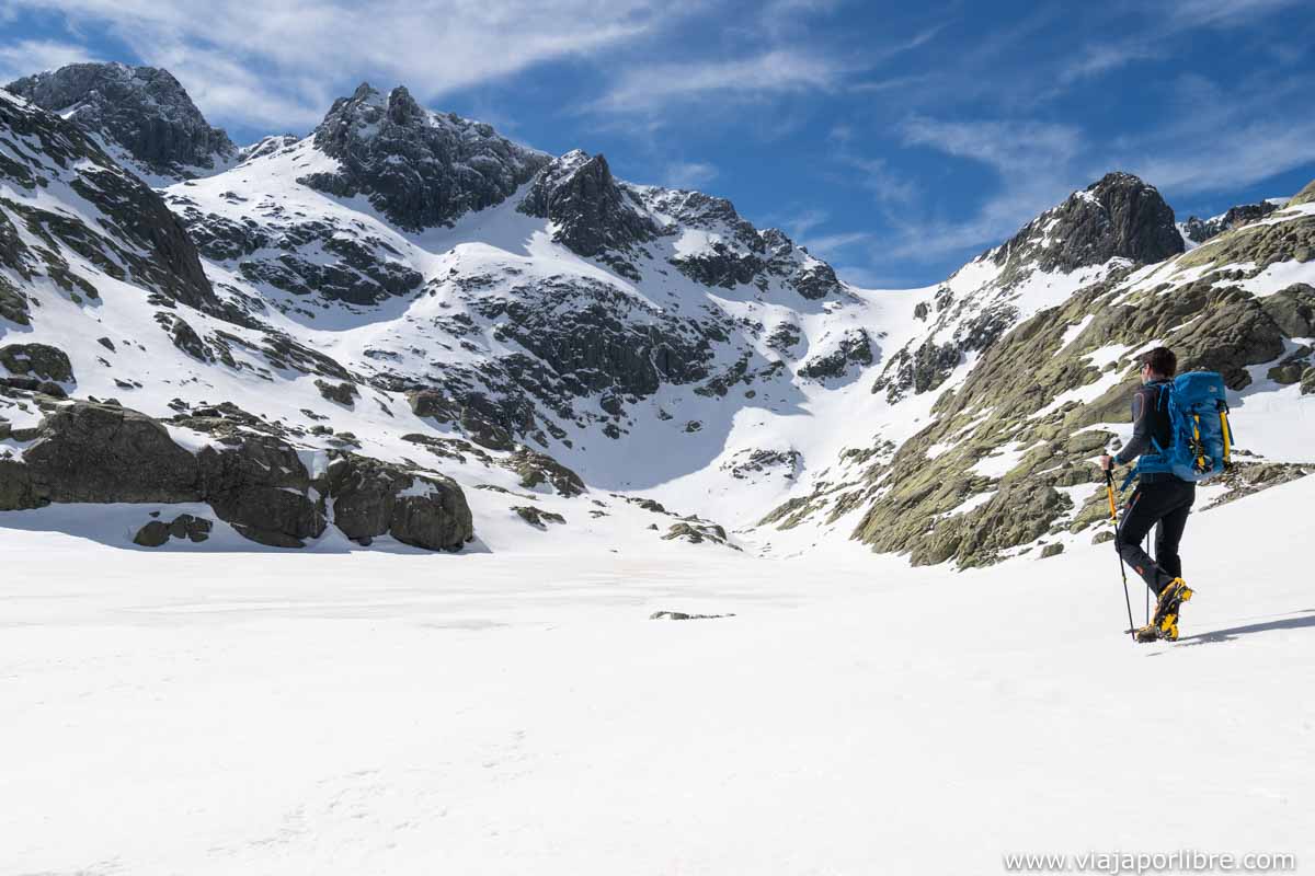 Senderismo - Ruta a las cinco lagunas de Gredos en invierno lagunas en invierno