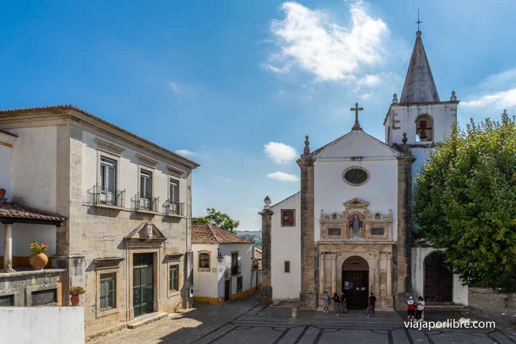 Picota e iglesia de Santa María