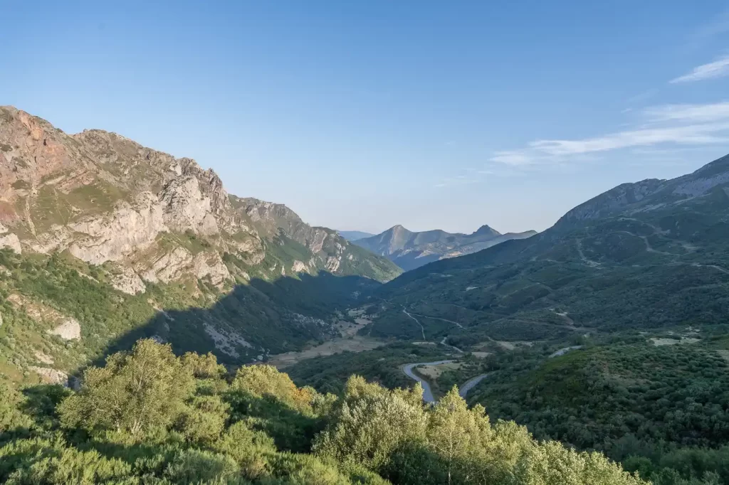 Senderismo - Lagos de Saliencia: ruta circular desde el Alto de la Farrapona hasta el Lago del Valle Mirador de la Farrapona