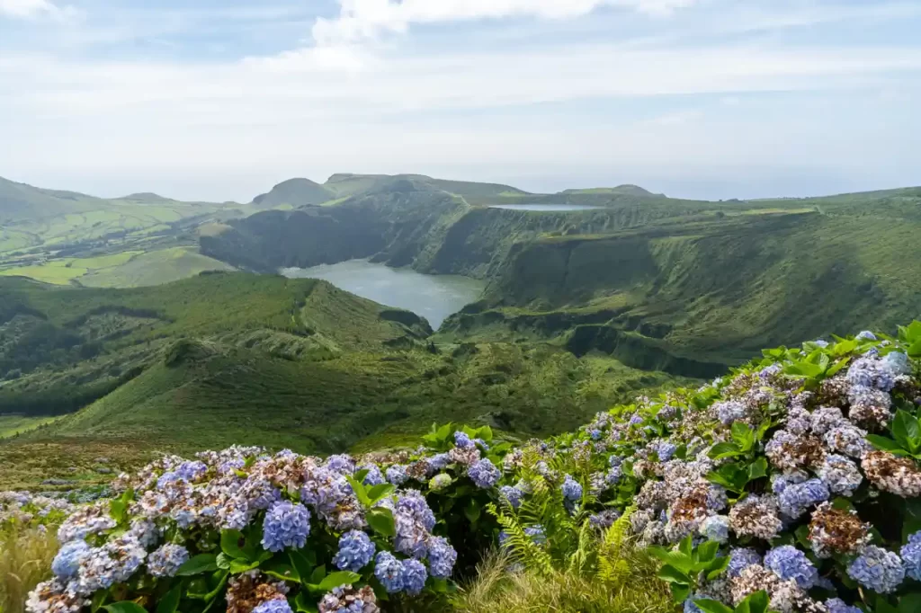 Portugal - Flores Azores en 4 días: ruta por la isla con niños y excursión a Corvo Miradouro Caldeira Rasa e Funda