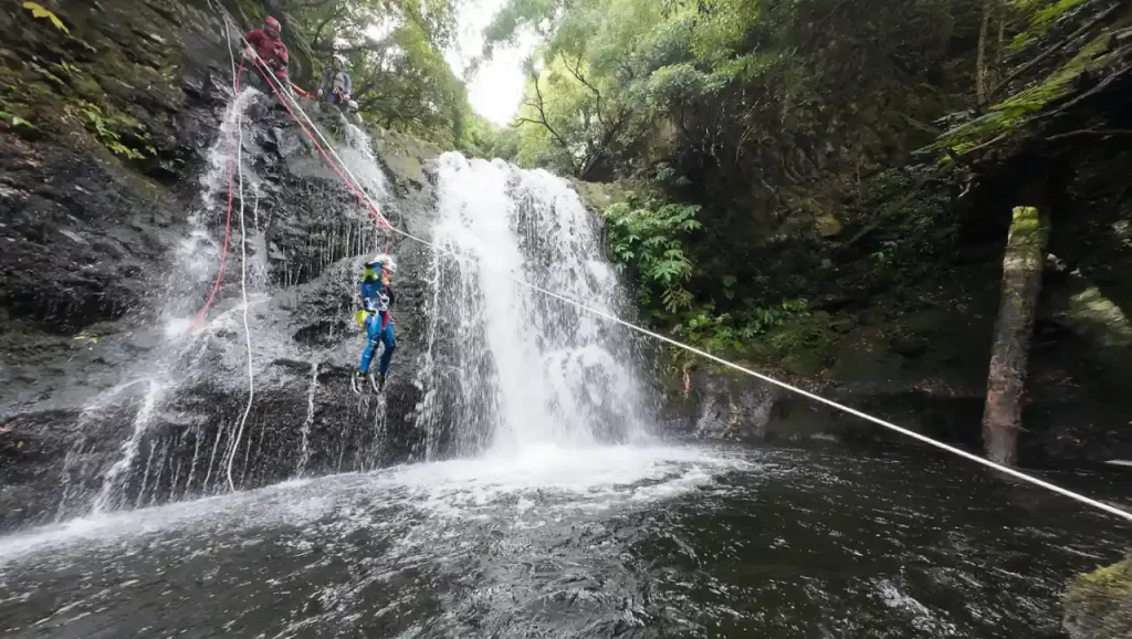 Portugal - Flores Azores en 4 días: ruta por la isla con niños y excursión a Corvo Barranquismo en Flores