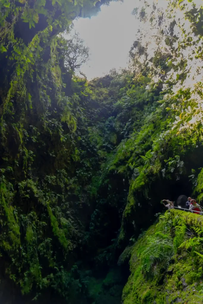 Portugal - Qué ver en Terceira: nuestra ruta por la isla de Azores con niños Algar do Carvão